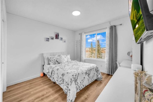 300 Taracove Estate Drive Ne, Calgary, AB - Indoor Photo Showing Bedroom