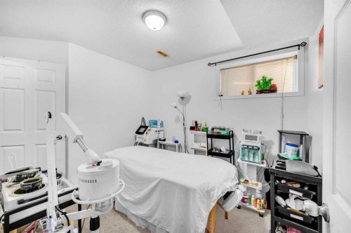 300 Taracove Estate Drive Ne, Calgary, AB - Indoor Photo Showing Bedroom