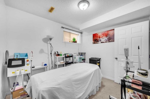 300 Taracove Estate Drive Ne, Calgary, AB - Indoor Photo Showing Bedroom