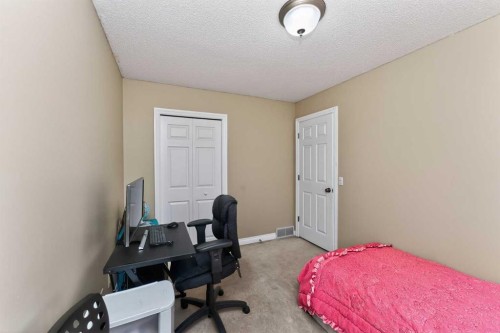 263 Citadel Meadow Grove Nw, Calgary, AB - Indoor Photo Showing Bedroom