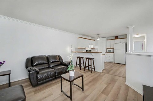 1409 Strathcona Way, Strathmore, AB - Indoor Photo Showing Living Room