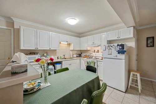 1409 Strathcona Way, Strathmore, AB - Indoor Photo Showing Kitchen