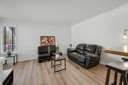 1409 Strathcona Way, Strathmore, AB - Indoor Photo Showing Living Room