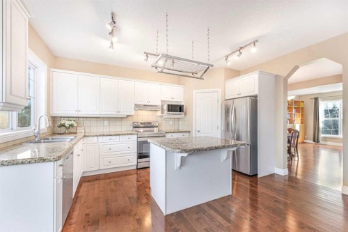 10 Tusslewood Heights Nw, Calgary, AB - Indoor Photo Showing Kitchen With Double Sink With Upgraded Kitchen