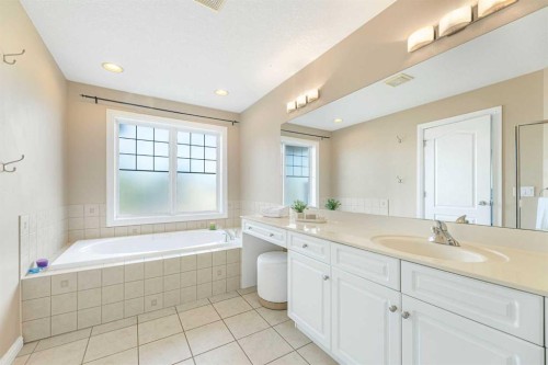 10 Tusslewood Heights Nw, Calgary, AB - Indoor Photo Showing Bathroom