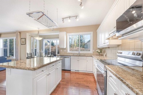 10 Tusslewood Heights Nw, Calgary, AB - Indoor Photo Showing Kitchen With Upgraded Kitchen