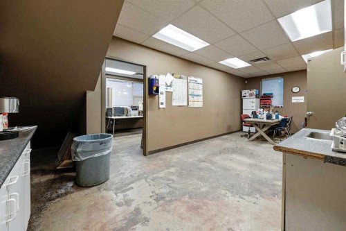 5110 56 Avenue Se, Calgary, AB 