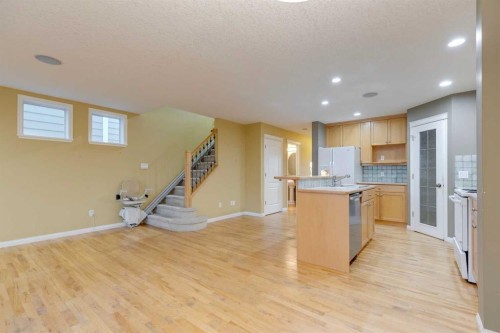 826 18 Avenue Nw, Calgary, AB - Indoor Photo Showing Kitchen