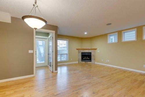 826 18 Avenue Nw, Calgary, AB - Indoor With Fireplace