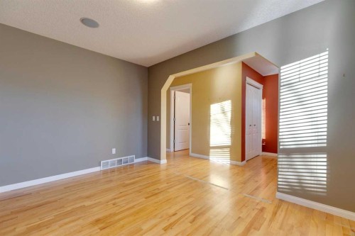 826 18 Avenue Nw, Calgary, AB - Indoor Photo Showing Other Room