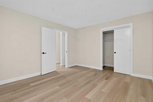 25-6100 4 Avenue Ne, Calgary, AB - Indoor Photo Showing Other Room