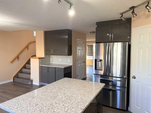 672 Taradale Drive Ne, Calgary, AB - Indoor Photo Showing Kitchen