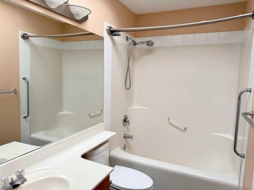 672 Taradale Drive Ne, Calgary, AB - Indoor Photo Showing Bathroom