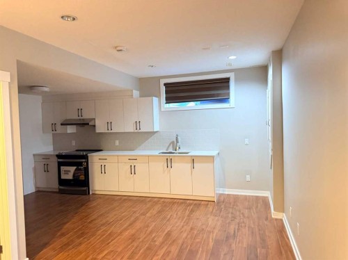 672 Taradale Drive Ne, Calgary, AB - Indoor Photo Showing Kitchen
