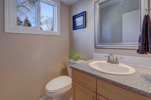 3111 Breen Crescent Nw, Calgary, AB - Indoor Photo Showing Bathroom