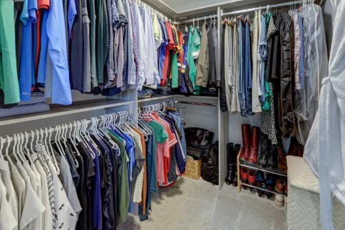 3111 Breen Crescent Nw, Calgary, AB - Indoor With Storage