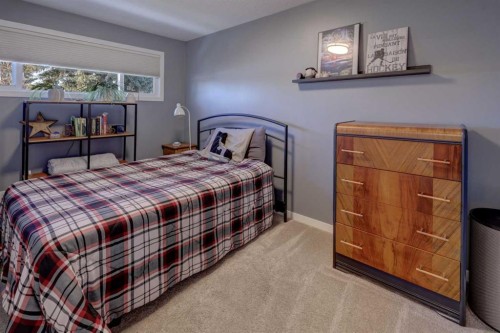 3111 Breen Crescent Nw, Calgary, AB - Indoor Photo Showing Bedroom