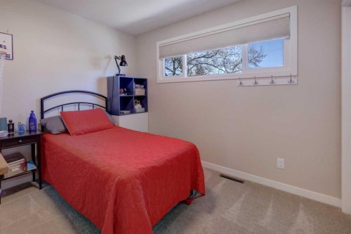 3111 Breen Crescent Nw, Calgary, AB - Indoor Photo Showing Bedroom
