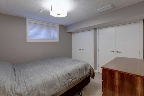 3111 Breen Crescent Nw, Calgary, AB - Indoor Photo Showing Bedroom