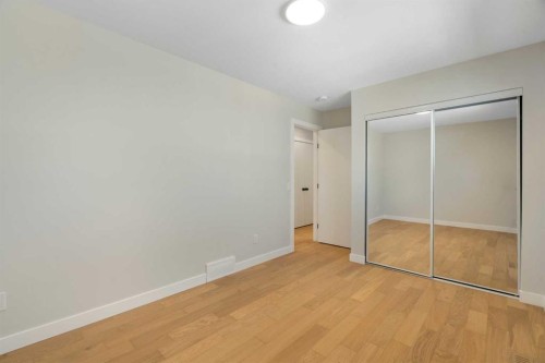 924 Canna Crescent Sw, Calgary, AB - Indoor Photo Showing Other Room