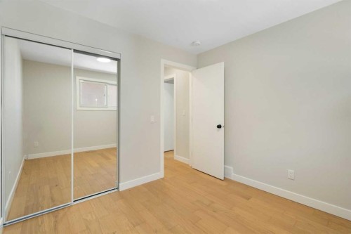 924 Canna Crescent Sw, Calgary, AB - Indoor Photo Showing Other Room