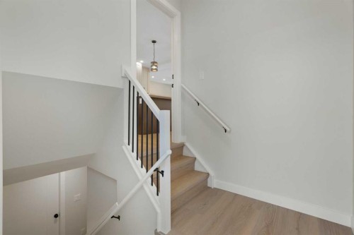 924 Canna Crescent Sw, Calgary, AB - Indoor Photo Showing Other Room