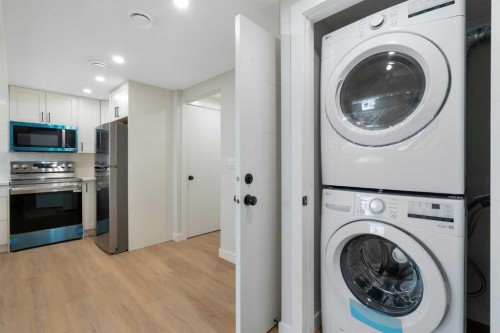 924 Canna Crescent Sw, Calgary, AB - Indoor Photo Showing Laundry Room
