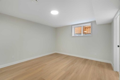 924 Canna Crescent Sw, Calgary, AB - Indoor Photo Showing Other Room