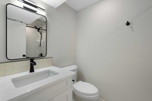 924 Canna Crescent Sw, Calgary, AB - Indoor Photo Showing Bathroom
