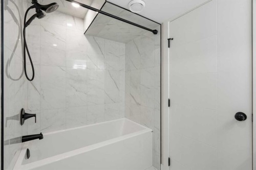 924 Canna Crescent Sw, Calgary, AB - Indoor Photo Showing Bathroom