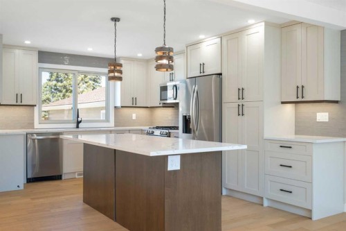 924 Canna Crescent Sw, Calgary, AB - Indoor Photo Showing Kitchen With Upgraded Kitchen