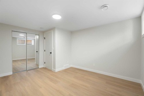 924 Canna Crescent Sw, Calgary, AB - Indoor Photo Showing Other Room