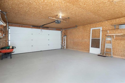 924 Canna Crescent Sw, Calgary, AB - Indoor Photo Showing Garage