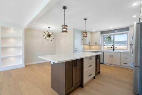 924 Canna Crescent Sw, Calgary, AB - Indoor Photo Showing Kitchen With Upgraded Kitchen