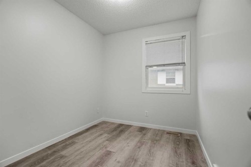 39 New Brighton Point Se, Calgary, AB - Indoor Photo Showing Other Room