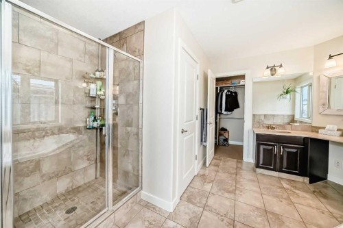 139 Sunset Place, Cochrane, AB - Indoor Photo Showing Bathroom