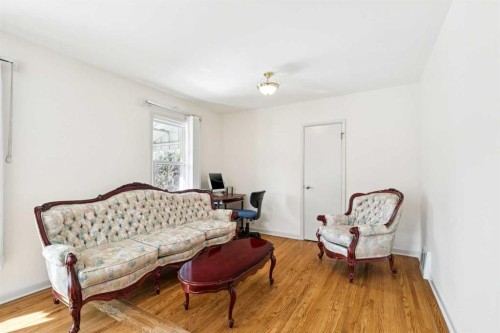 1228 Richland Road Ne, Calgary, AB - Indoor Photo Showing Living Room