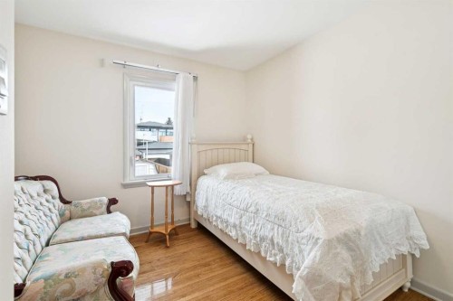 1228 Richland Road Ne, Calgary, AB - Indoor Photo Showing Bedroom