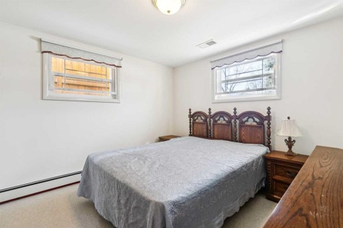 1228 Richland Road Ne, Calgary, AB - Indoor Photo Showing Bedroom