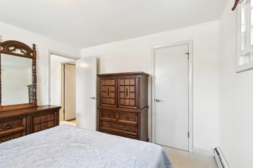 1228 Richland Road Ne, Calgary, AB - Indoor Photo Showing Bedroom