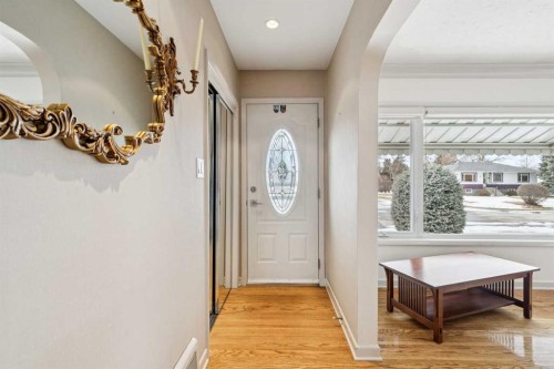 1228 Richland Road Ne, Calgary, AB - Indoor Photo Showing Other Room