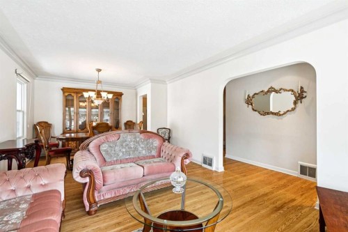 1228 Richland Road Ne, Calgary, AB - Indoor Photo Showing Living Room