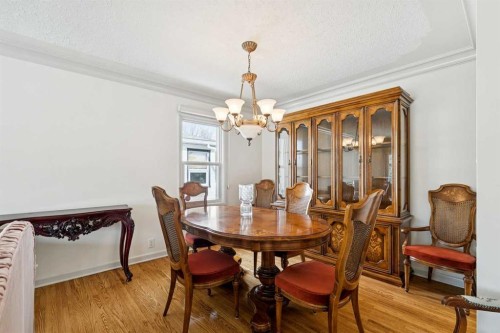 1228 Richland Road Ne, Calgary, AB - Indoor Photo Showing Dining Room