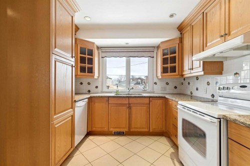 1228 Richland Road Ne, Calgary, AB - Indoor Photo Showing Kitchen