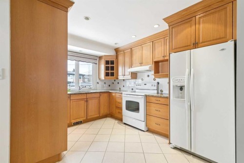 1228 Richland Road Ne, Calgary, AB - Indoor Photo Showing Kitchen