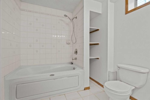 6938 Laguna Way Ne, Calgary, AB - Indoor Photo Showing Bathroom