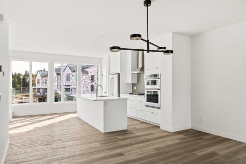 2507 Sovereign Crescent Sw, Calgary, AB - Indoor Photo Showing Kitchen