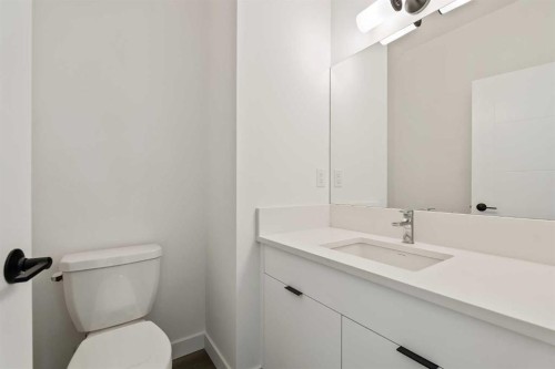 2507 Sovereign Crescent Sw, Calgary, AB - Indoor Photo Showing Bathroom