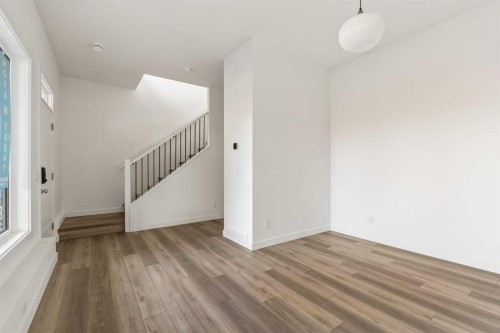 2507 Sovereign Crescent Sw, Calgary, AB - Indoor Photo Showing Other Room