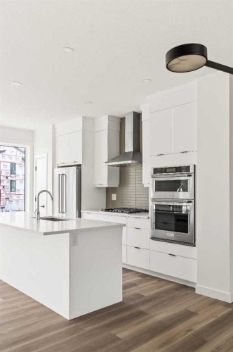 2507 Sovereign Crescent Sw, Calgary, AB - Indoor Photo Showing Kitchen With Upgraded Kitchen